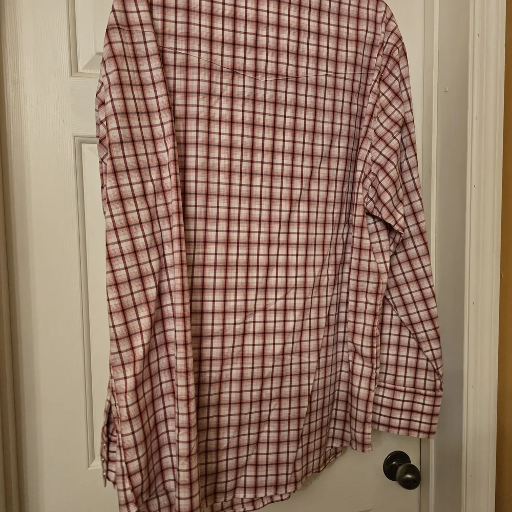 Wrangler Men's Red and White Plaid Button Down Shirt - Picture 2 of 6